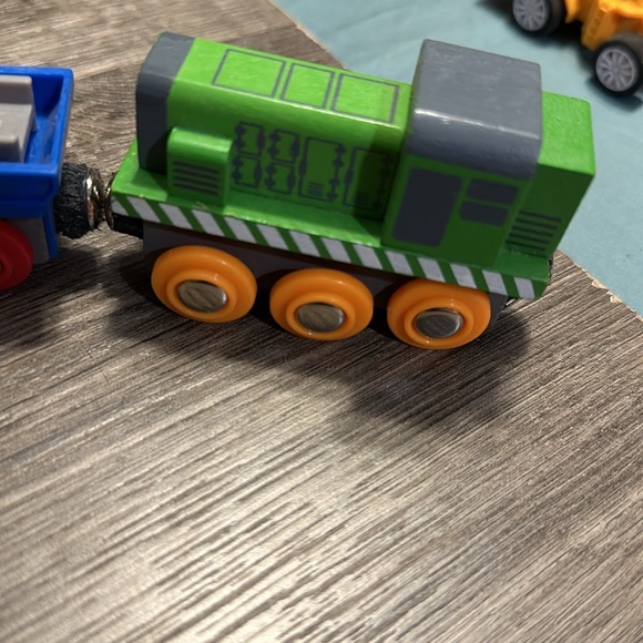 Wooden Train Set. No TRACK - Picture 2 of 5